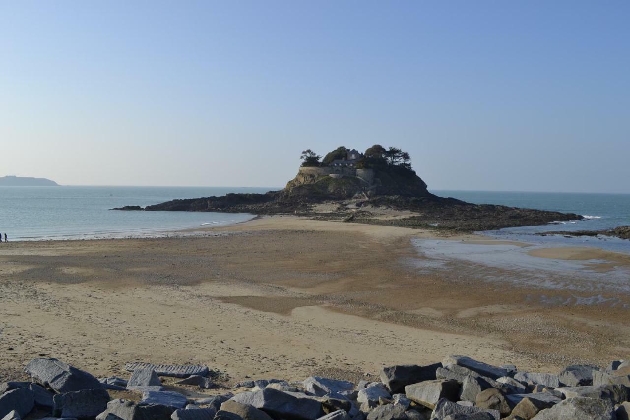 Vue Sur Mer Cancale Esterno foto